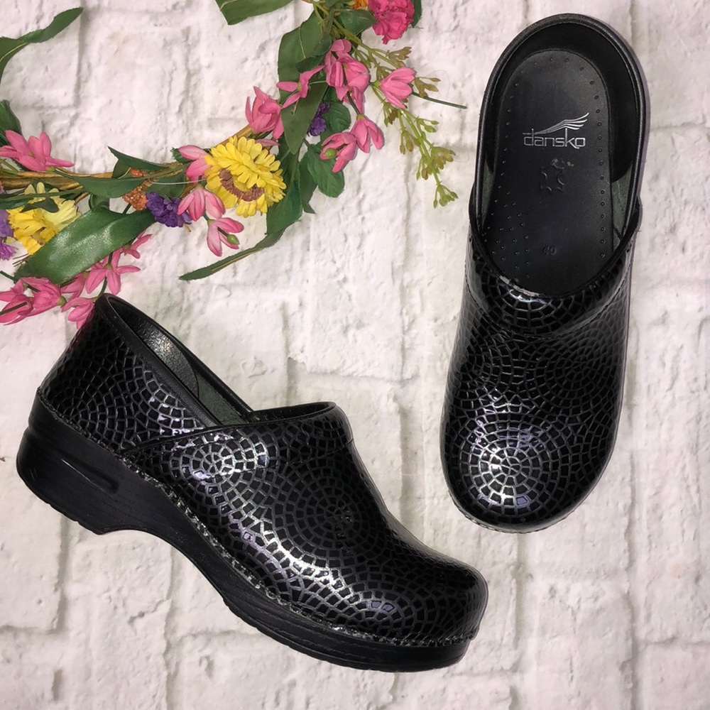 Dansko 40 Black Web Professional Clogs